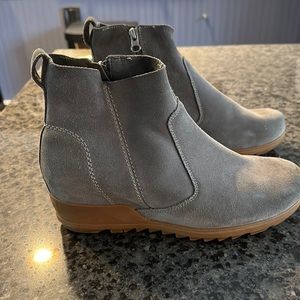 Sorel Evie wedge bootie sz 10 Gray Suede